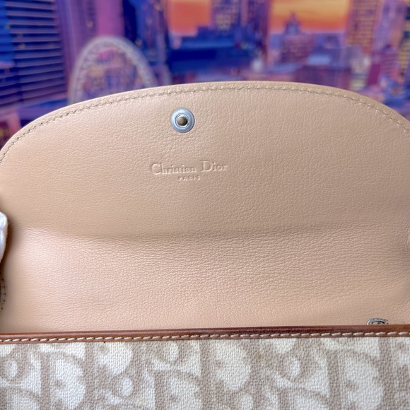 💥Host Pick💥 DIOR Trotter Heart PVC Leather
Continental Wallet - Picture 7 of 11